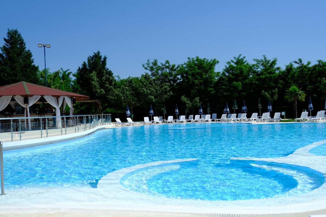 Gardenland Resort Bushat المظهر الخارجي الصورة
